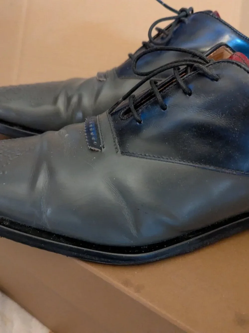 OLIVER SWEENEY Oxford Mens Shoe Plain-Toe Oxford with a medallion/brogue 9.5